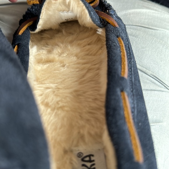 Minnetonka Suede Slippers. Size 8.  Great Condition - Picture 11 of 12